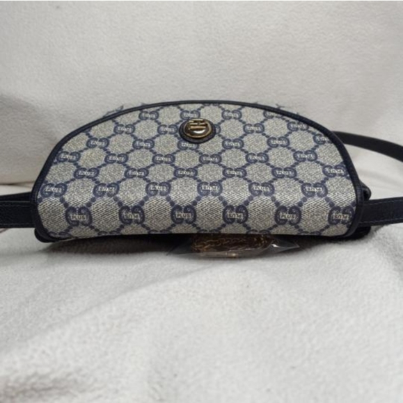 Authentic Vintage Gucci Plus GG Monogram Supreme Crossbody Bag - Picture 9 of 14